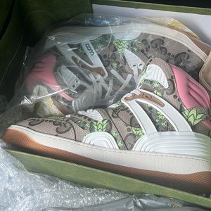 Never worn Gucci shoes